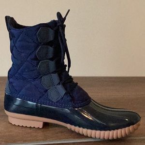 Navy Duck Boots with comfy Lining by YOKI